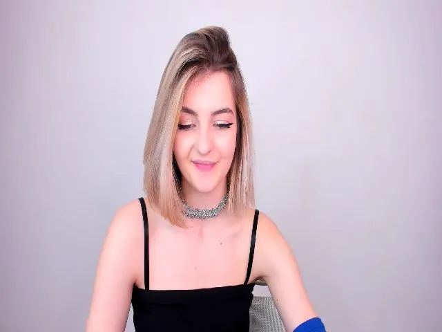 Live sex webcam photo for HelelGretta #273492839