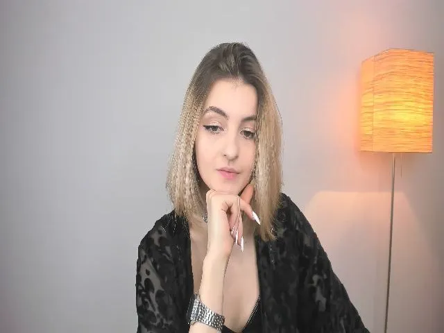 Live sex webcam photo for HelelGretta #273533986