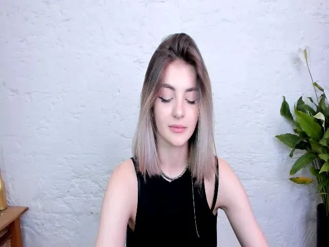 Live sex webcam photo for HelelGretta #274302236