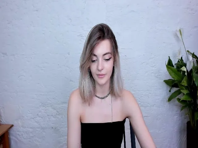 Live sex webcam photo for HelelGretta #274343197