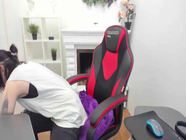 Live sex webcam photo for HelenCarter #271688061