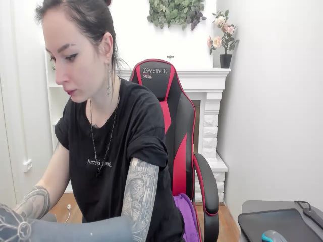 Live sex webcam photo for HelenCarter #271701841