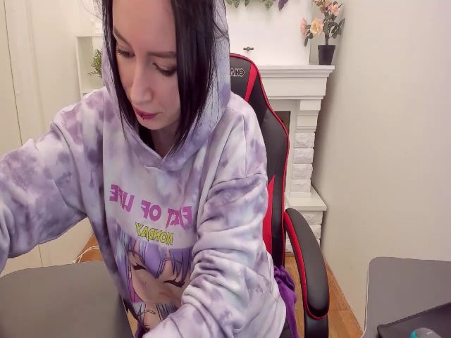 Live sex webcam photo for HelenCarter #271916840