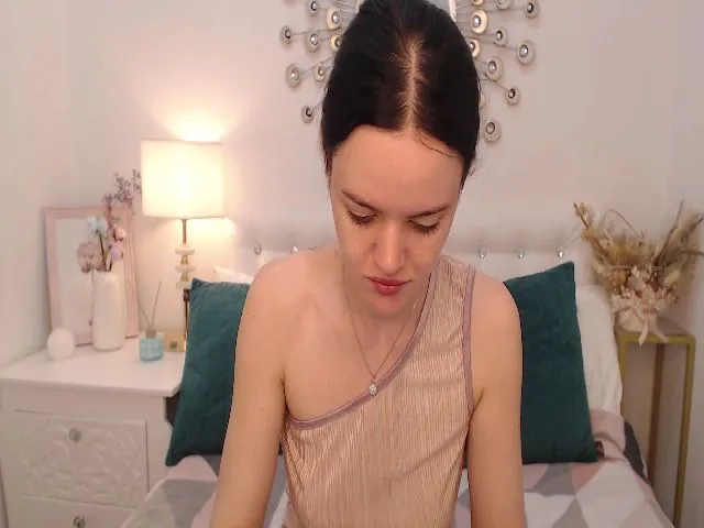 Live sex webcam photo for HelenaRyu #272999894