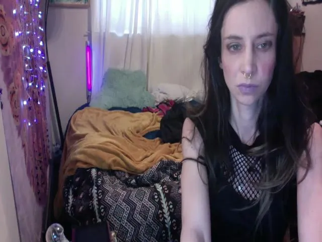Live sex webcam photo for HellKittie69 #272714450