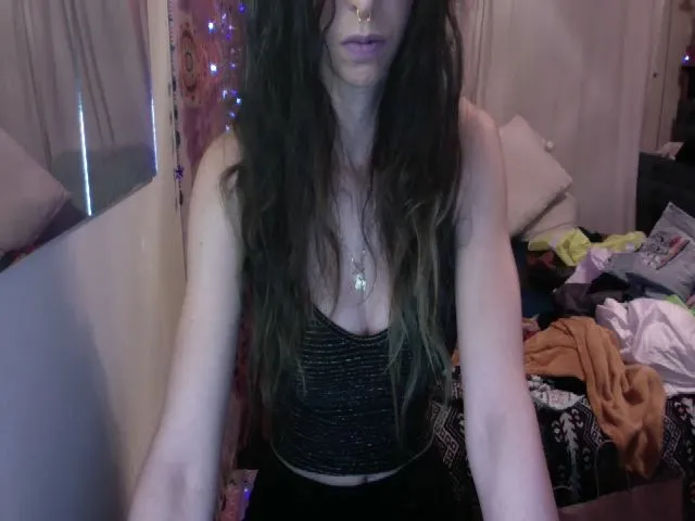 Live sex webcam photo for HellKittie69 #272730614