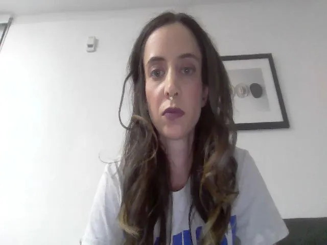 Live sex webcam photo for HellKittie69 #273010562