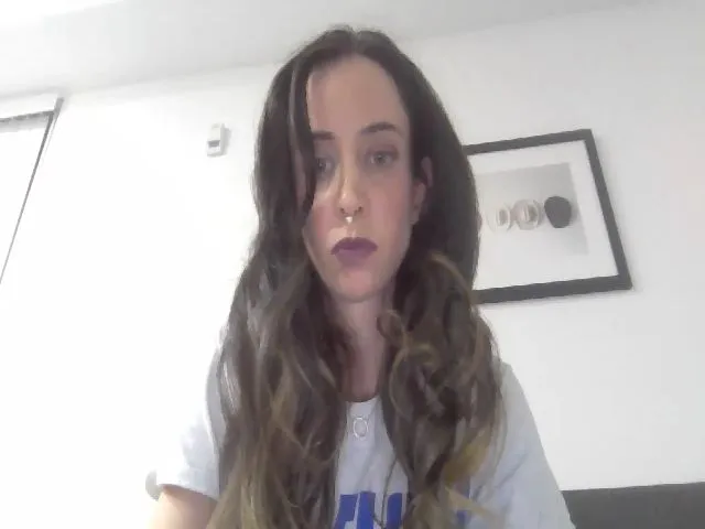 Live sex webcam photo for HellKittie69 #273010617