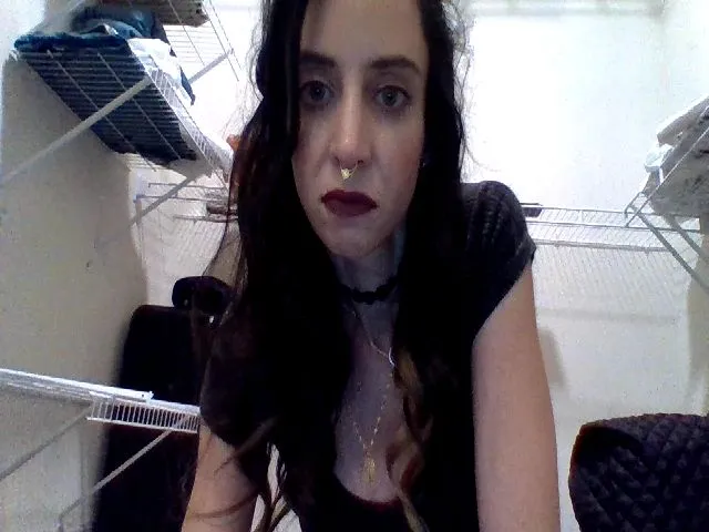 Live sex webcam photo for HellKittie69 #273083057