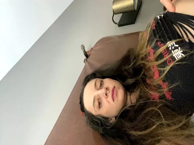 Live sex webcam photo for HellKittie69 #273349678