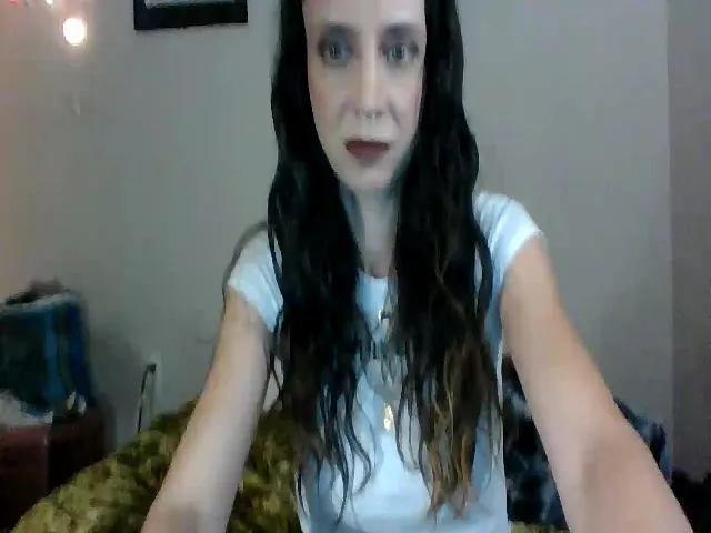 Live sex webcam photo for HellKittie69 #274512773