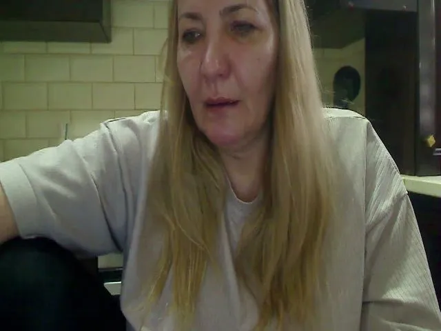 Live sex webcam photo for HeyHeyGrey #271881933