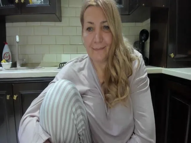 Live sex webcam photo for HeyHeyGrey #272325150