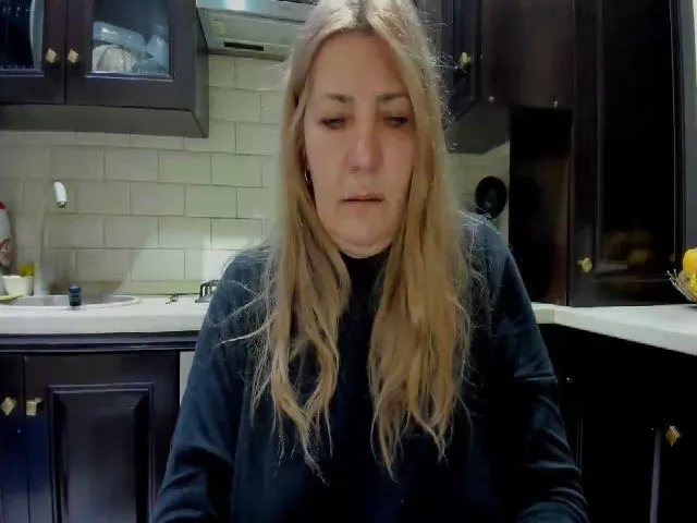 Live sex webcam photo for HeyHeyGrey #272432228