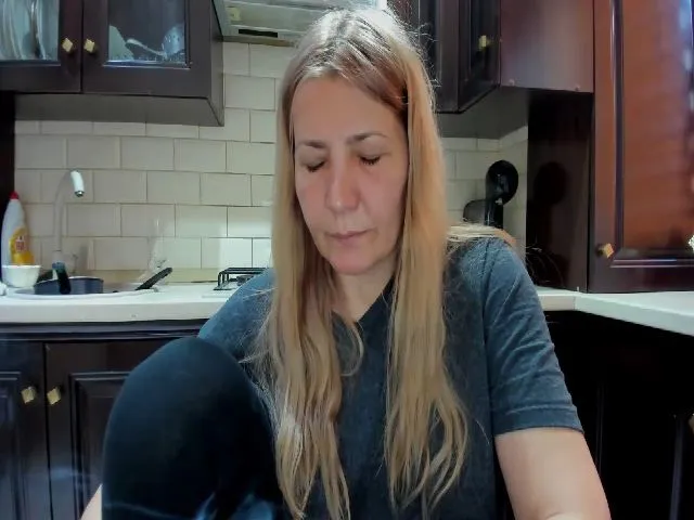 Live sex webcam photo for HeyHeyGrey #273358595