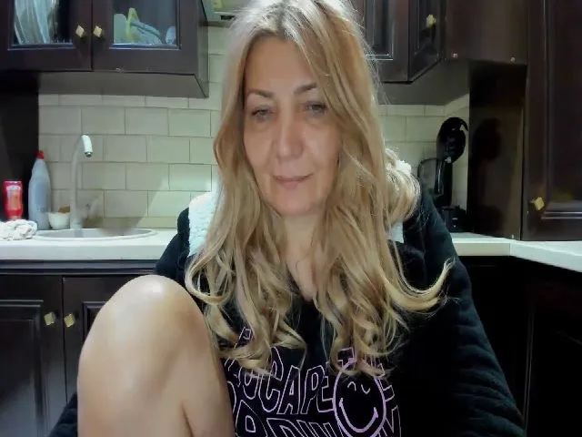 Live sex webcam photo for HeyHeyGrey #273444933