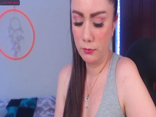 Live sex webcam photo for HeyMolly_ #274348588