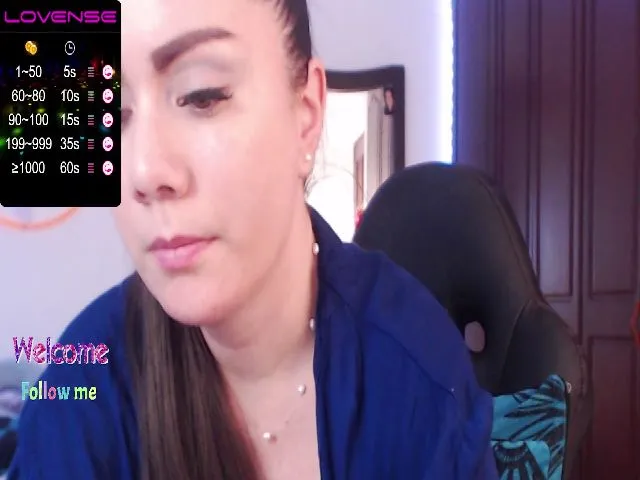 Live sex webcam photo for HeyMolly_ #274360834