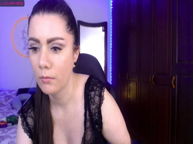 Live sex webcam photo for HeyMolly_ #274388032