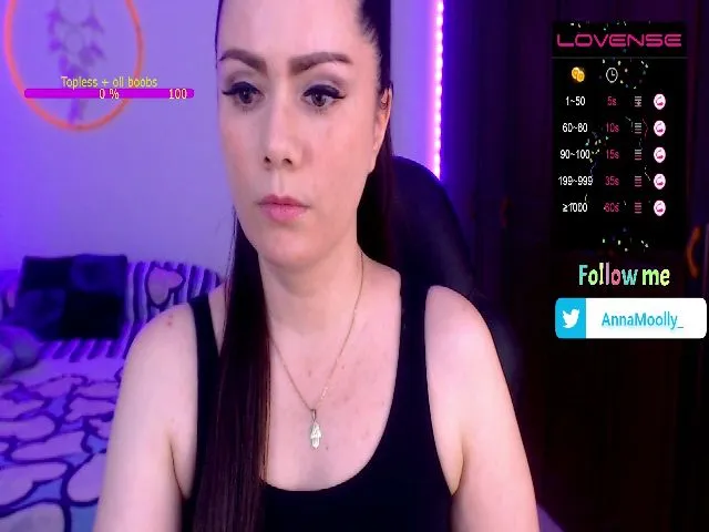 Live sex webcam photo for HeyMolly_ #274571630