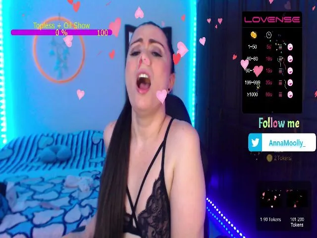 Live sex webcam photo for HeyMolly_ #274589772