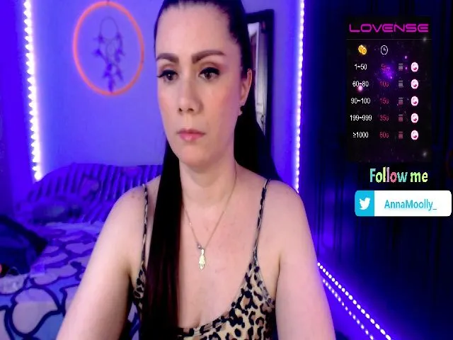 Live sex webcam photo for HeyMolly_ #274621375