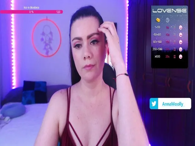 Live sex webcam photo for HeyMolly_ #274662306