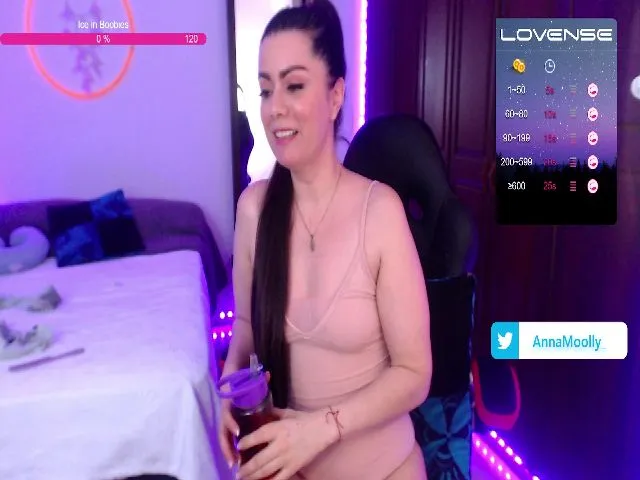 Live sex webcam photo for HeyMolly_ #274697443
