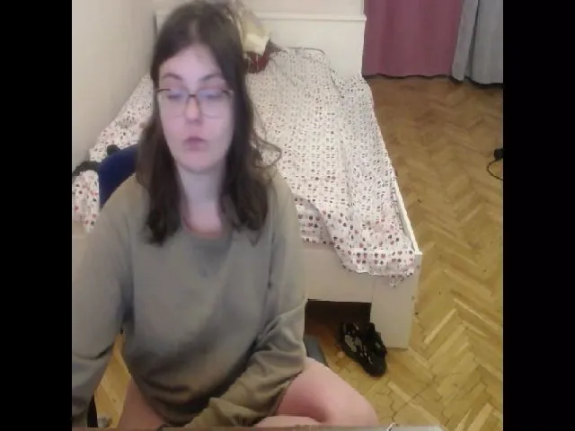 Live sex webcam photo for HiD0lly #272403527