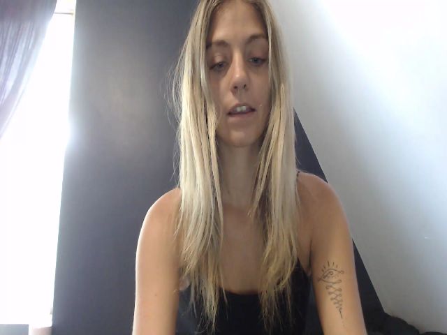 Live sex webcam photo for HolliBudzOG #274187758