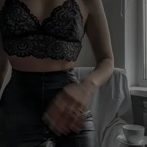 Live sex webcam photo for Holly_horny #278235378