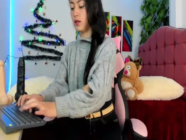 Live sex webcam photo for Holly_rosee #271849218