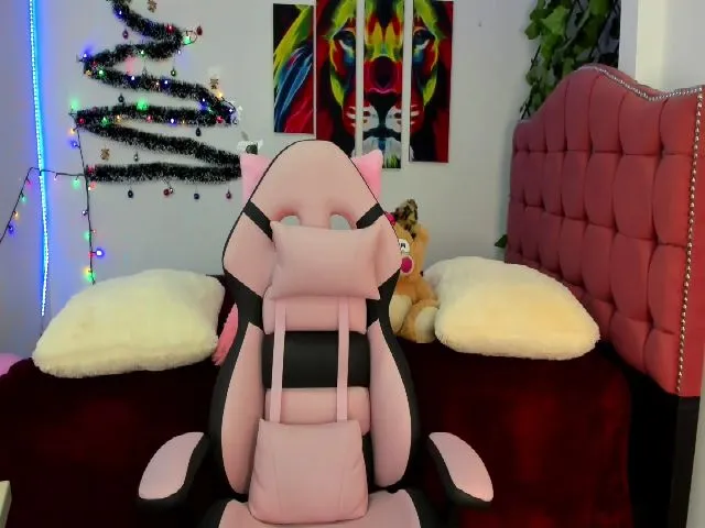 Live sex webcam photo for Holly_rosee #271876411