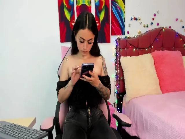 Live sex webcam photo for Holly_rosee #272087755