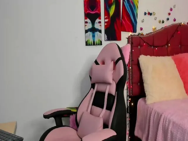 Live sex webcam photo for Holly_rosee #272115487
