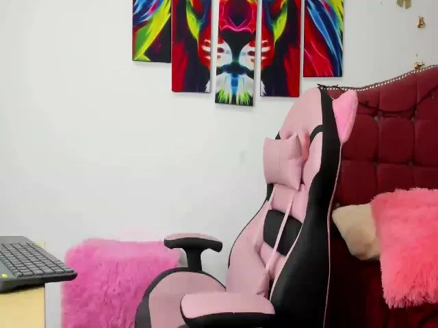 Live sex webcam photo for Holly_rosee #272352038