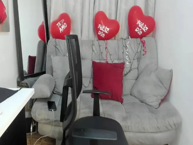 Live sex webcam photo for Holly_rosee #272445413