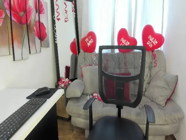 Live sex webcam photo for Holly_rosee #272455233