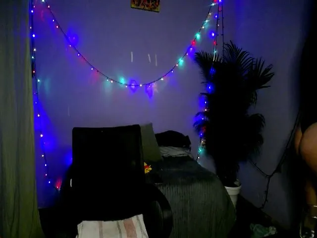 Live sex webcam photo for HolyCristal #271988077
