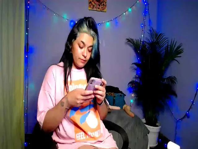 Live sex webcam photo for HolyCristal #272038003