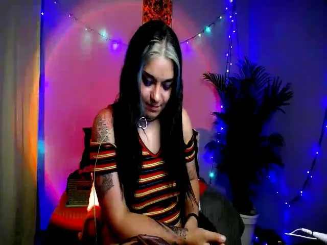 Live sex webcam photo for HolyCristal #272047751