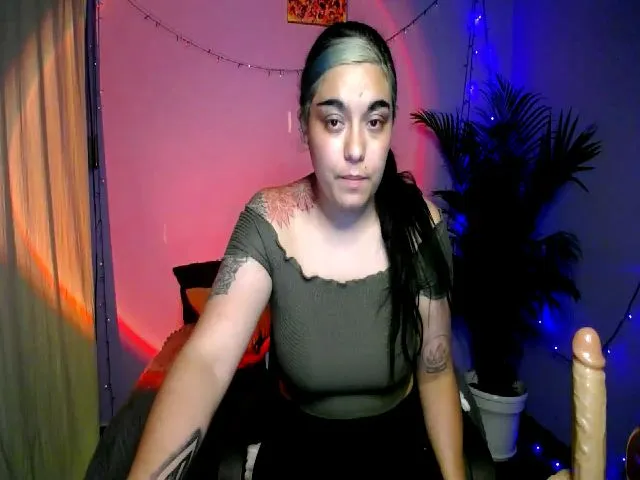 Live sex webcam photo for HolyCristal #272138935