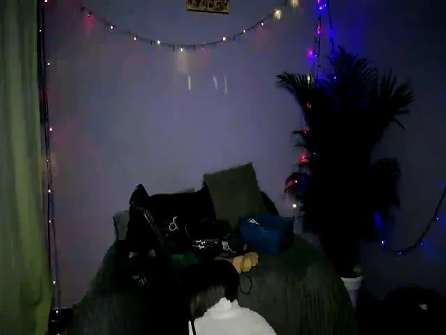 Live sex webcam photo for HolyCristal #272154772