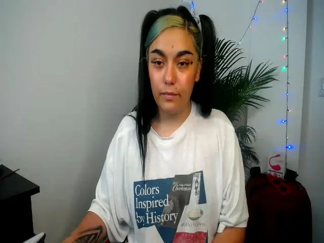 Live sex webcam photo for HolyCristal #272245662