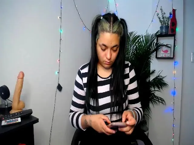 Live sex webcam photo for HolyCristal #272268112