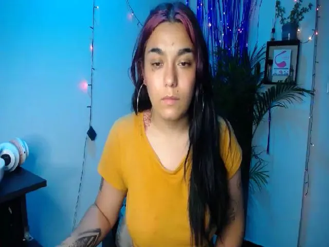 Live sex webcam photo for HolyCristal #272324438