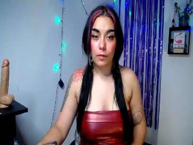 Live sex webcam photo for HolyCristal #272349068