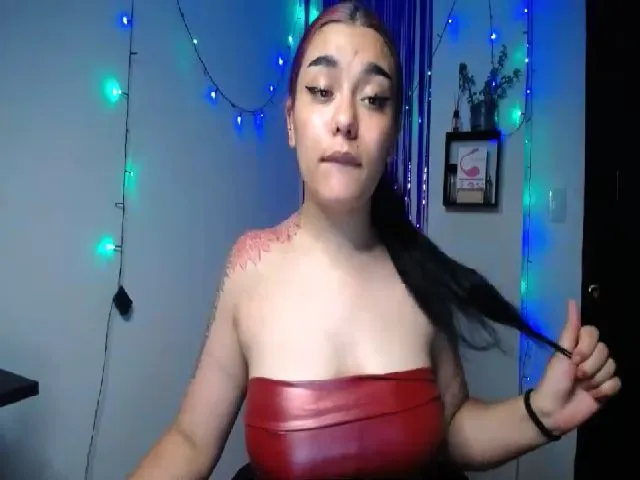Live sex webcam photo for HolyCristal #272352112