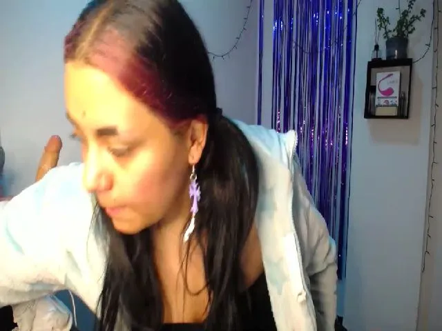 Live sex webcam photo for HolyCristal #272404997