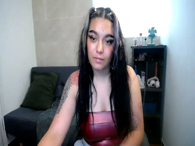 Live sex webcam photo for HolyCristal #272600214
